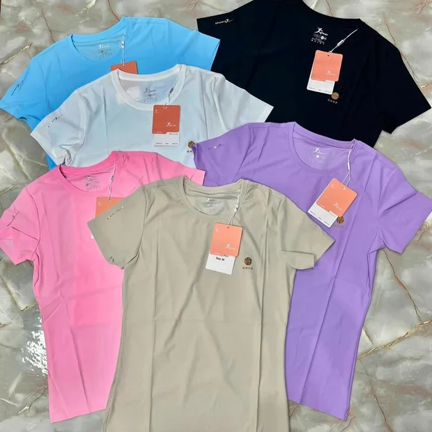 Remeras deportivas en celeste, lila, rosa y beige